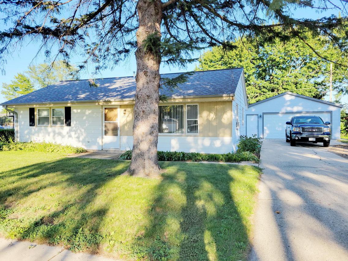 5824 S Marilyn St, Milwaukee, WI 53221