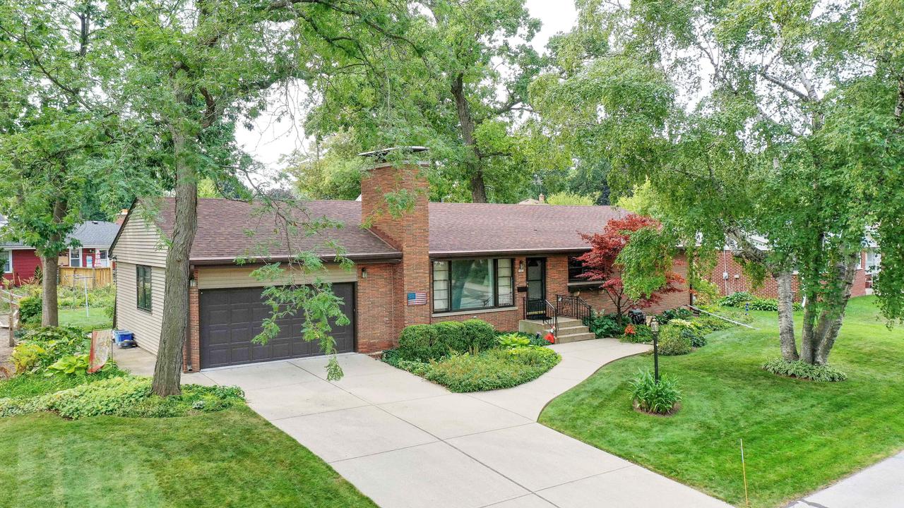 7403 W Eden Pl., Milwaukee, WI 53220