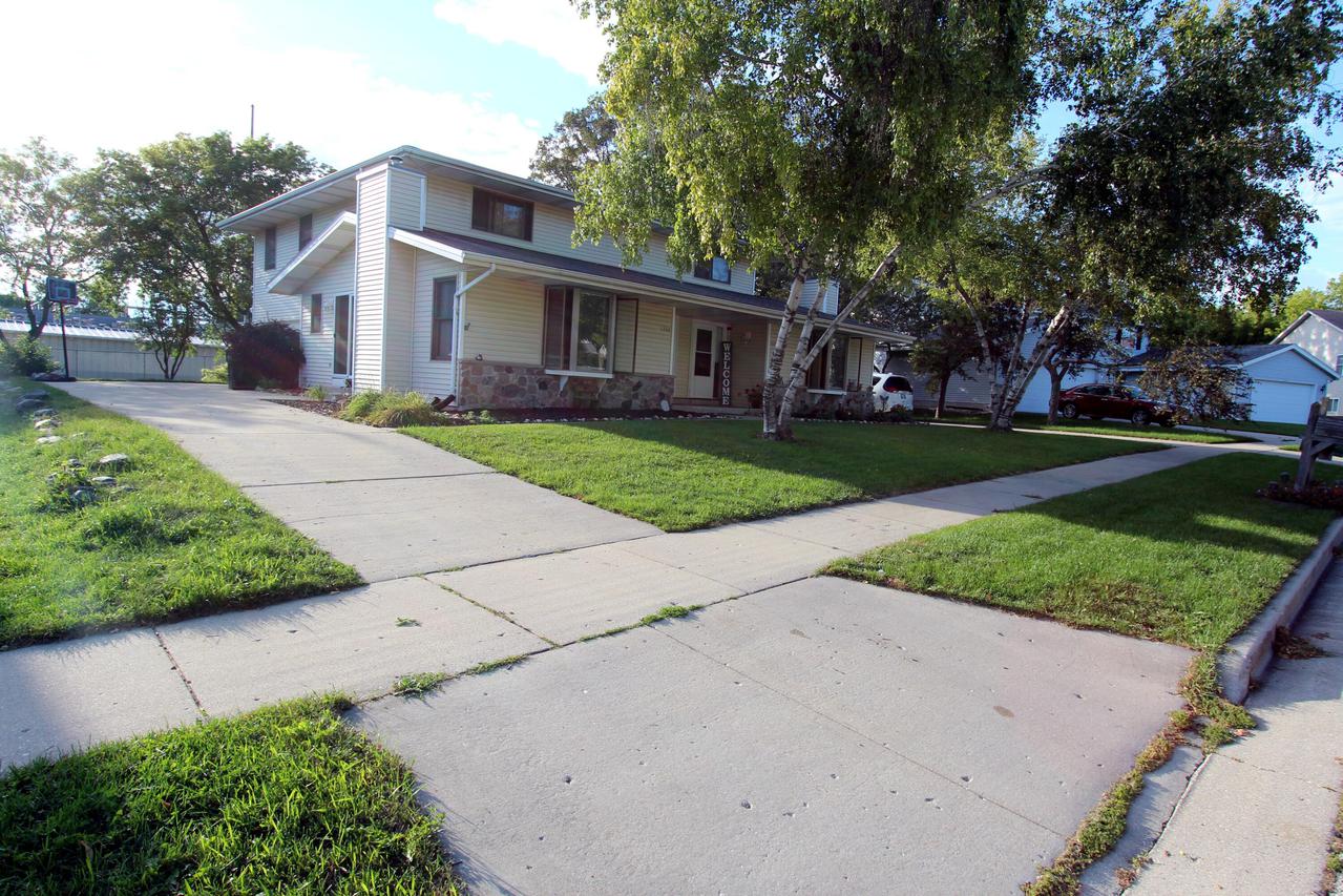 1336 Sunnydale Cir. #1338, West Bend, WI 53090