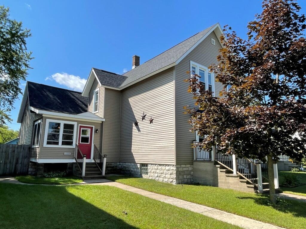 807 Water St, Marinette, WI 54143