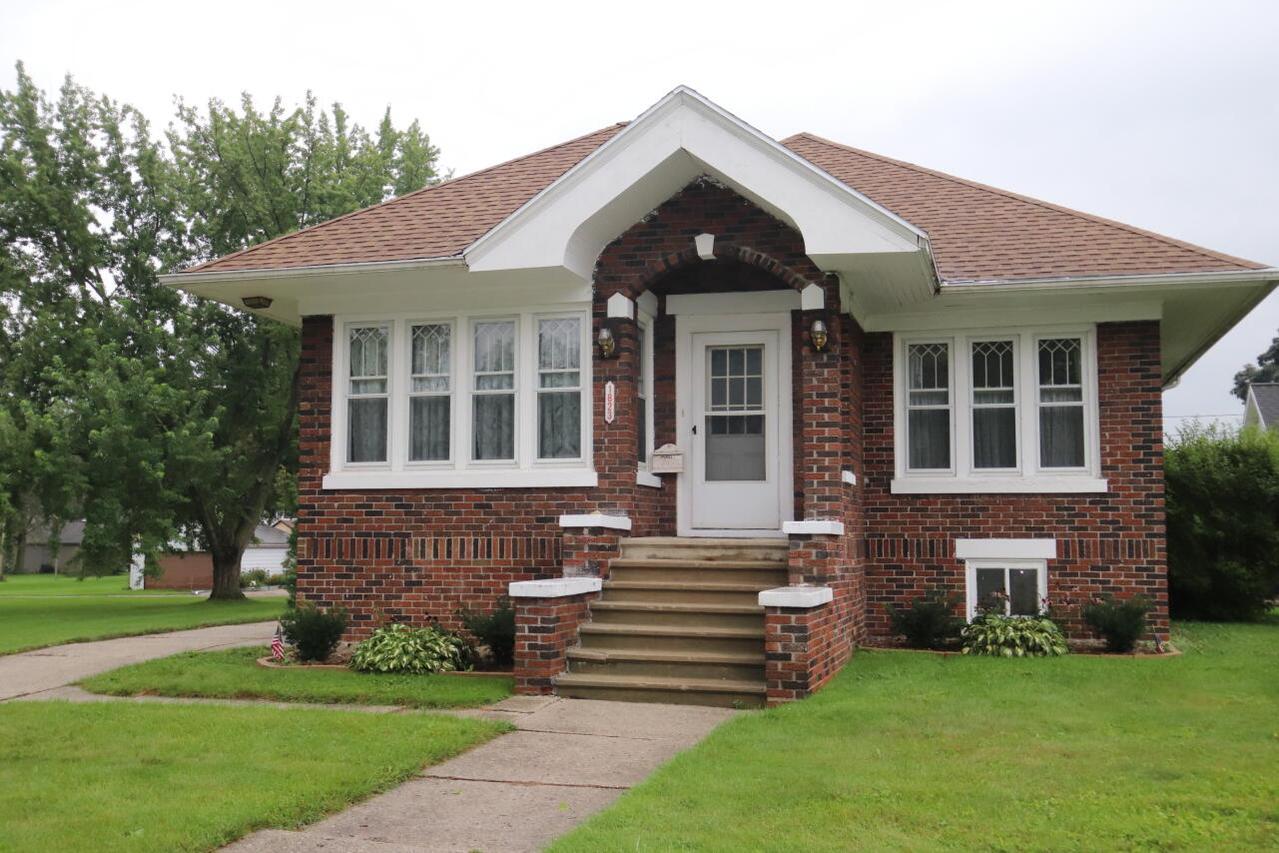 1823 Illinois Ave, New Holstein, WI 53061