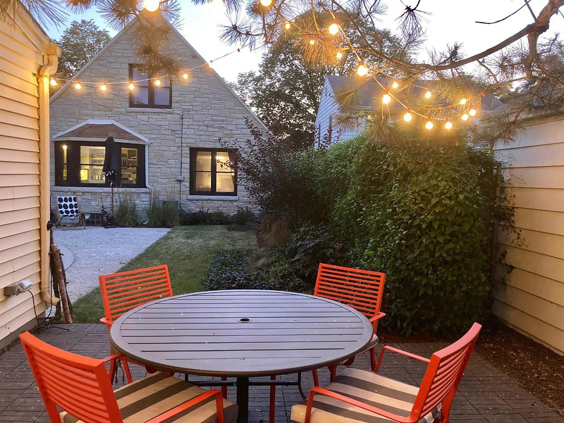 2332 N 83rd St, Wauwatosa, WI 53213