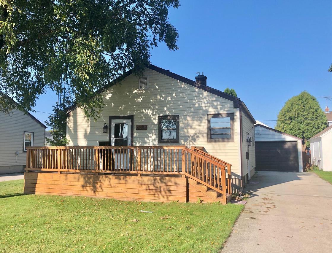 1240 S 31st St., Manitowoc, WI 54220