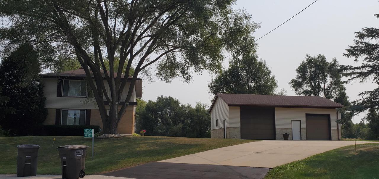 N8682 Beronja Rd #N8684, East Troy, WI 53120