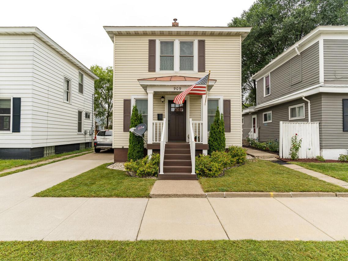 909 Green Bay St., La Crosse, WI 54601