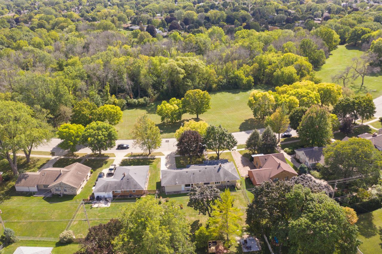 5526 W Rita Dr, West Allis, WI 53219