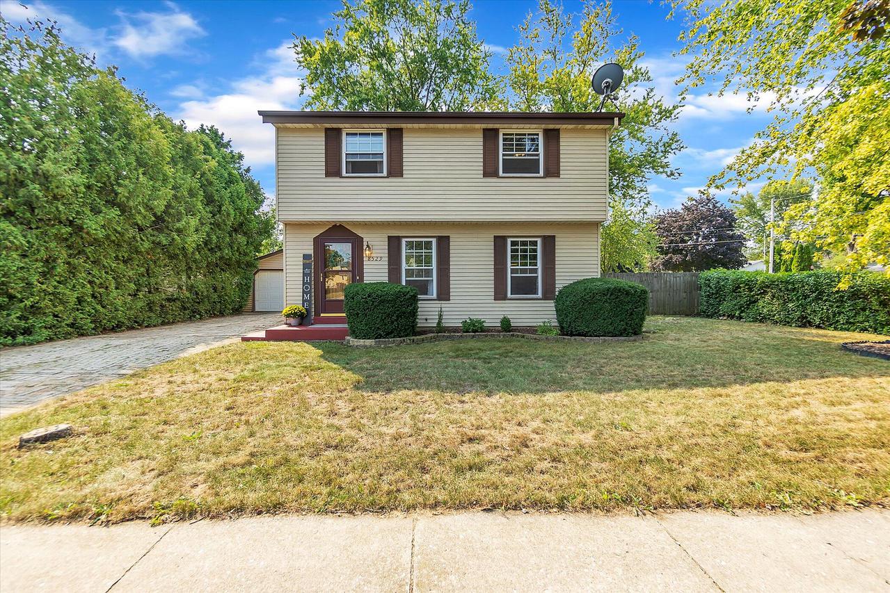 8529 Westbrook Dr, Sturtevant, WI 53177
