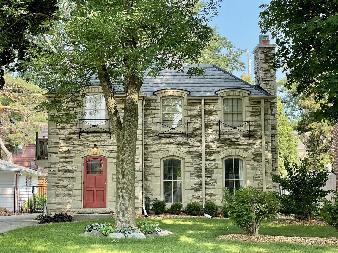 6156 N Lydell Ave, Whitefish Bay, WI 53217