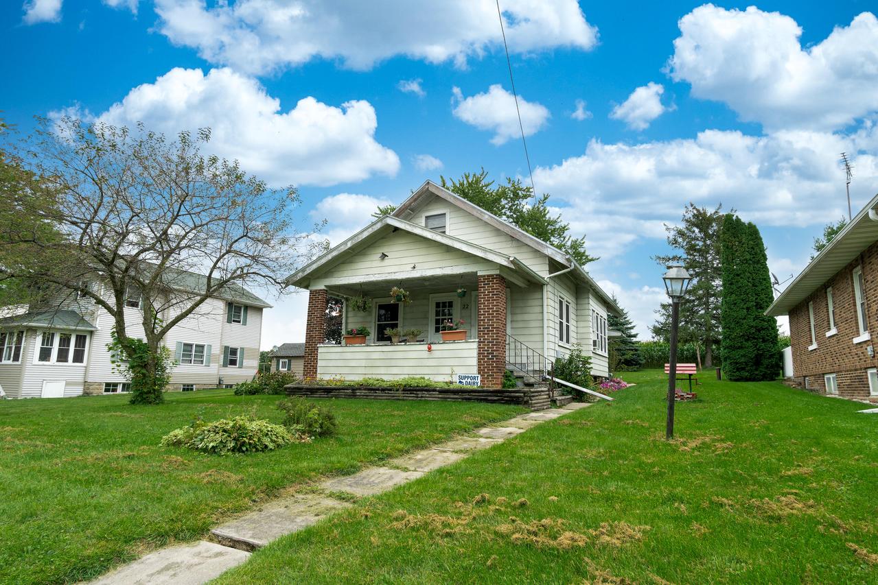 22 County Road Y -, Kekoskee, WI 53050