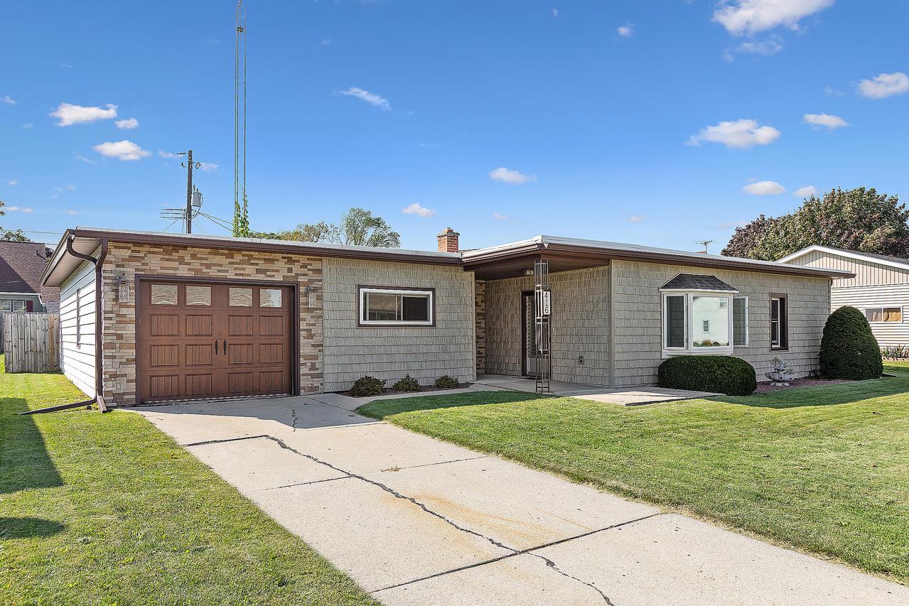 416 S 30th St, Manitowoc, WI 54220
