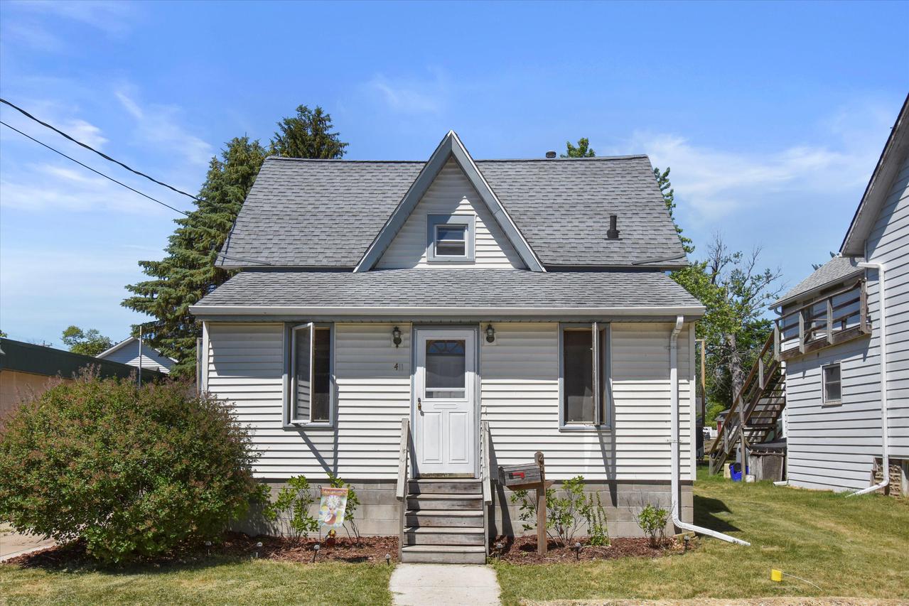 411 Jefferson St., Mukwonago, WI 53149