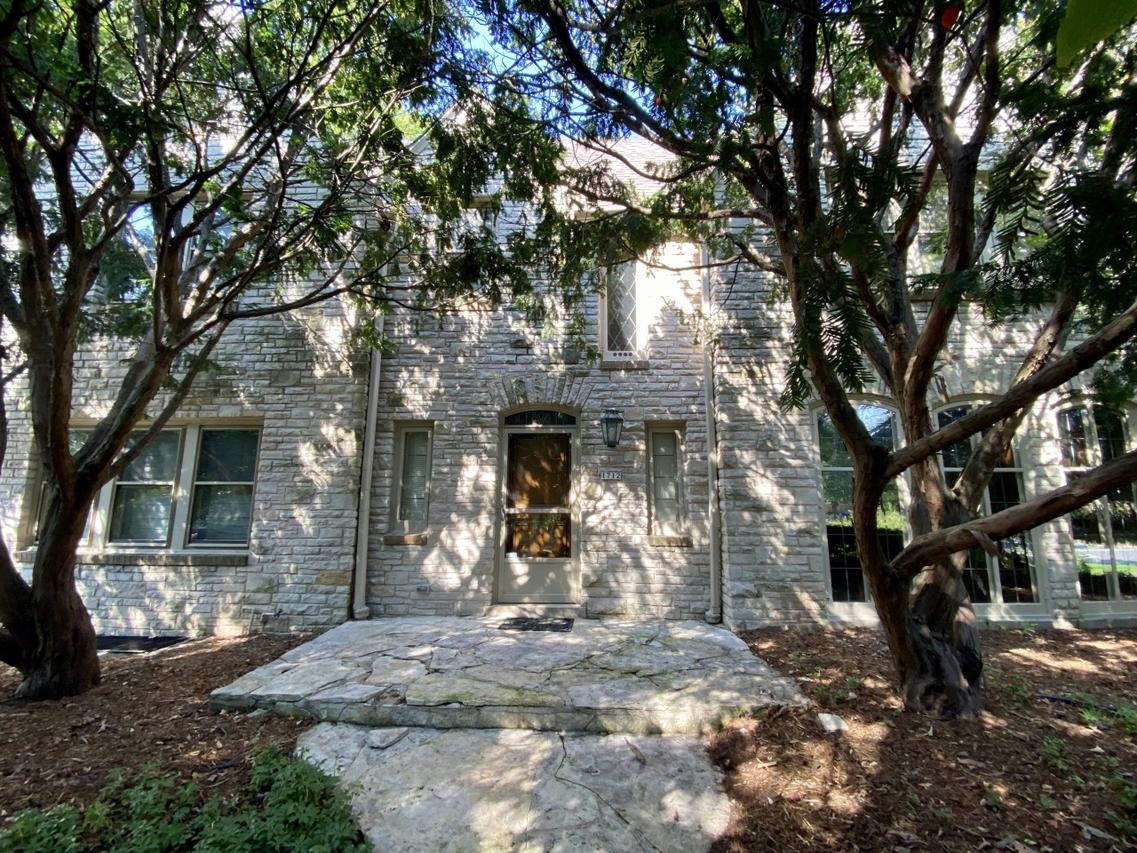 1712 E Cumberland Blvd, Whitefish Bay, WI 53211