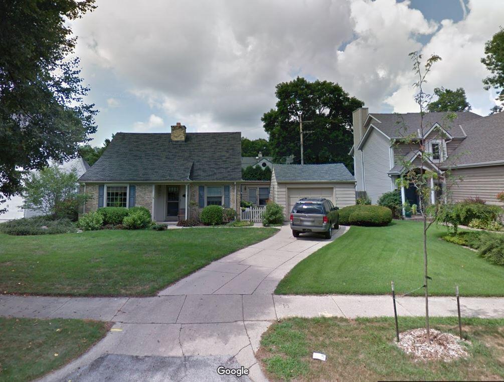 2673 N Harding Blvd, Wauwatosa, WI 53226