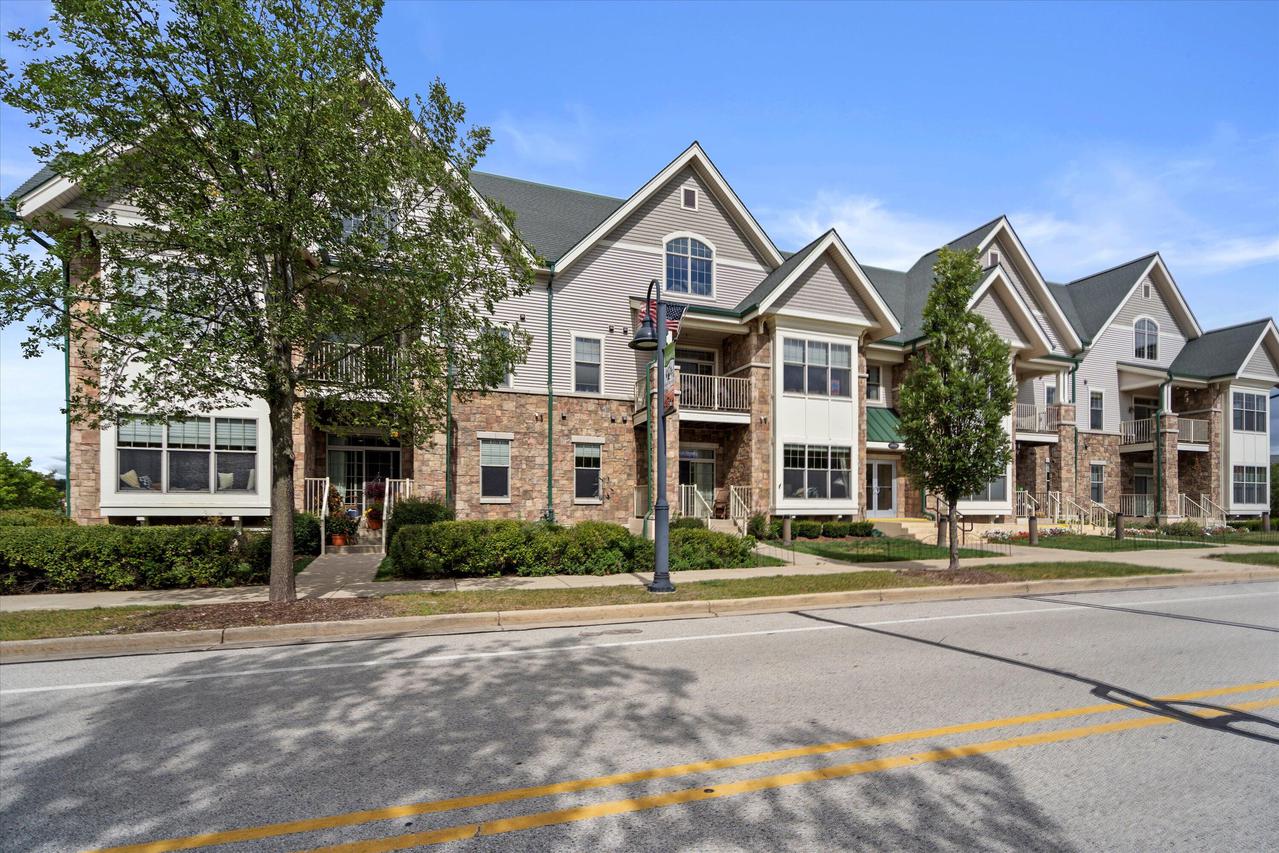 14900 W Wilbur Dr #1207, New Berlin, WI 53151