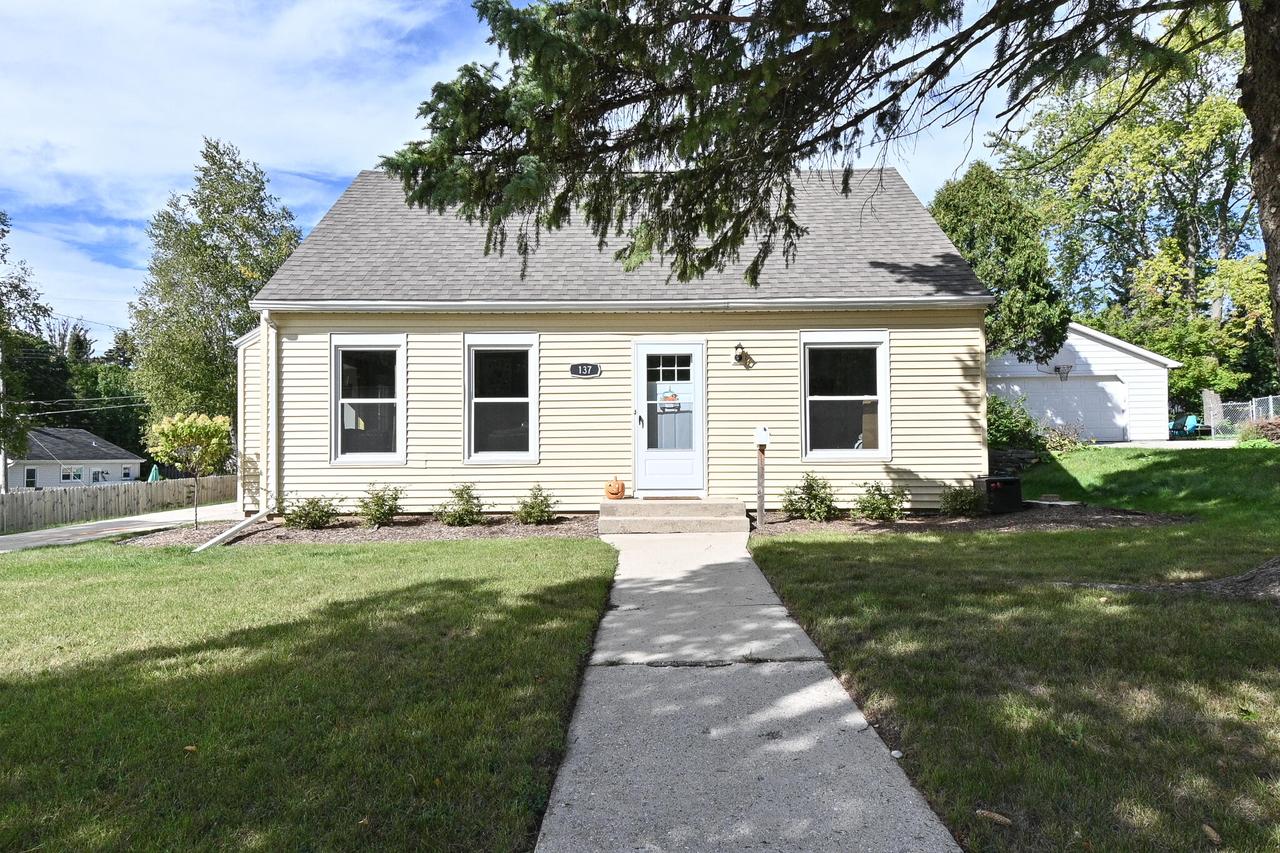 137 Tower Dr, Port Washington, WI 53074