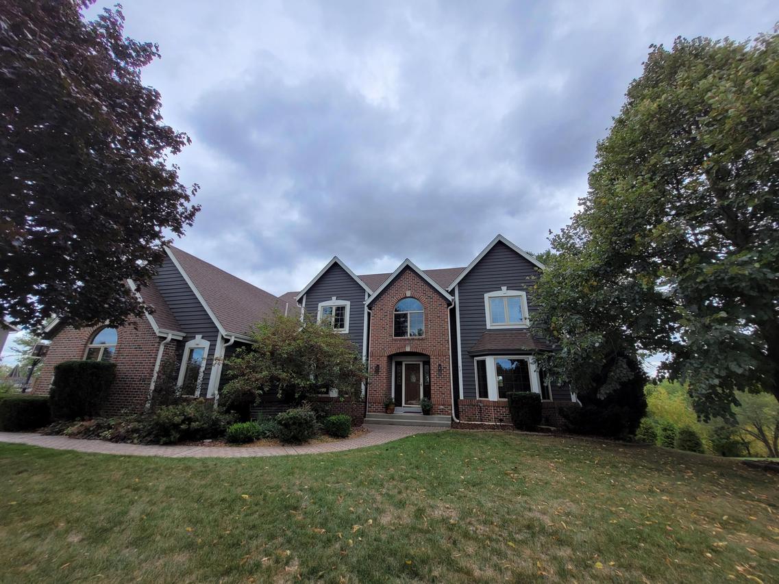 S75W25245 Brookside Cir, Vernon, WI 53189