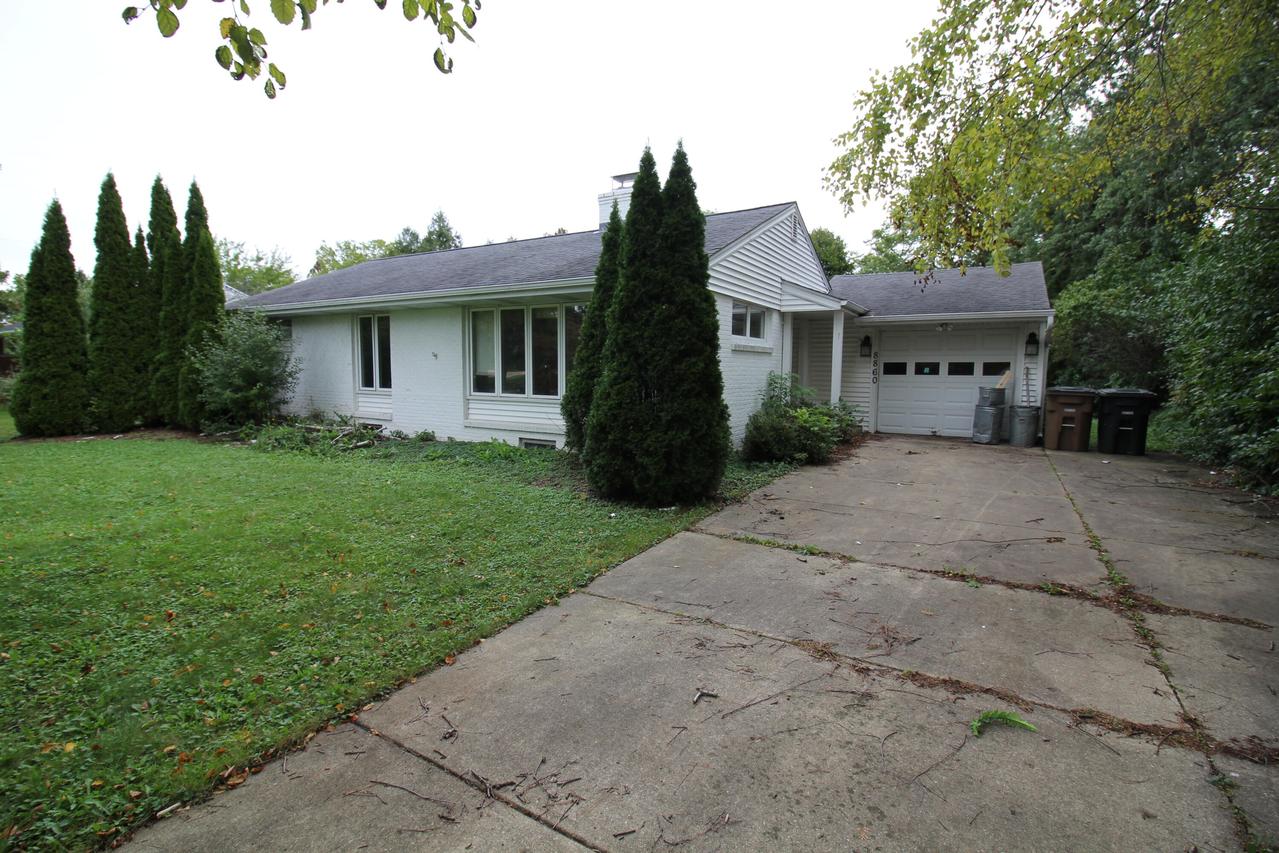 8860 N Navajo Rd, Bayside, WI 53217