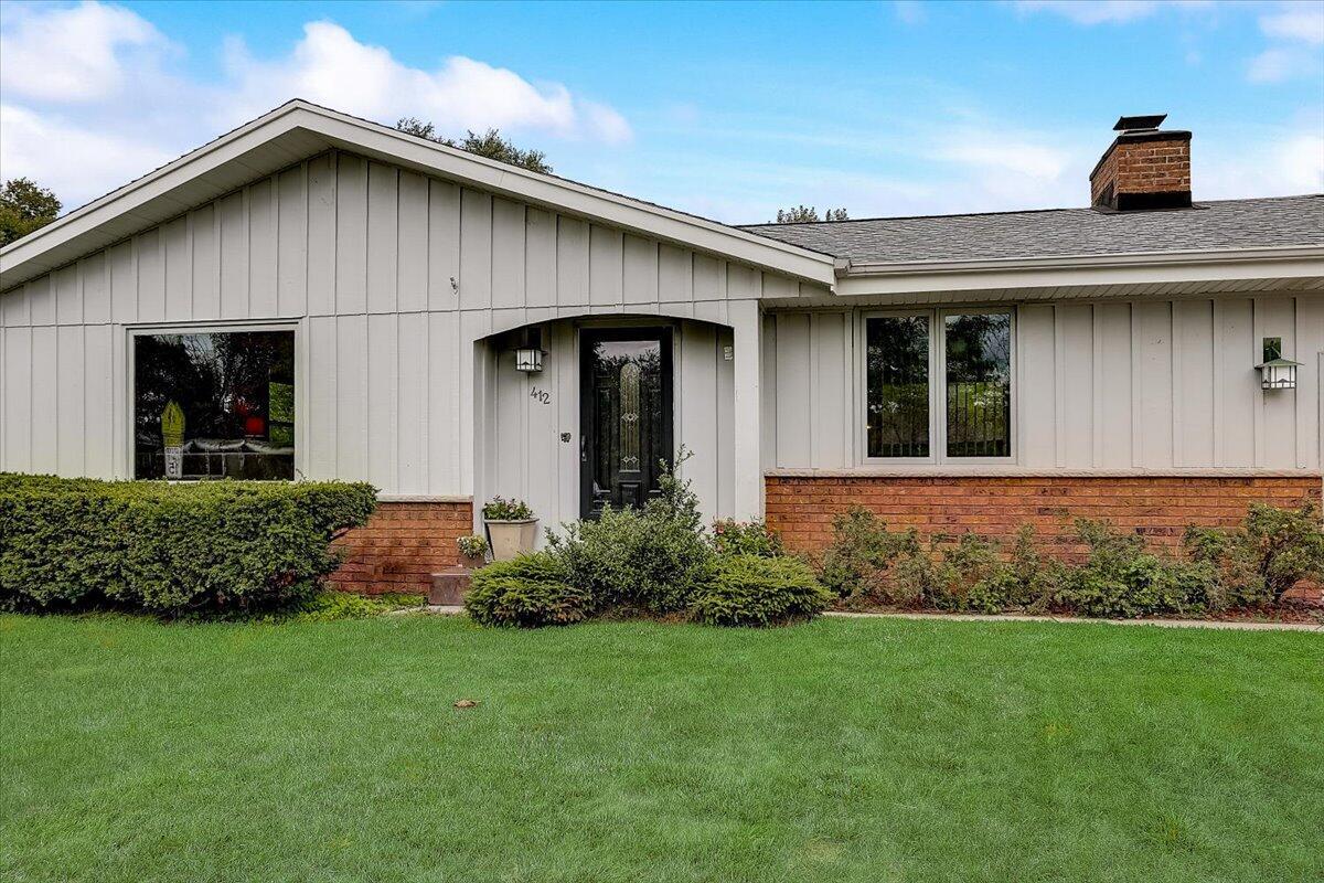 412 Westport Dr, Port Washington, WI 53074