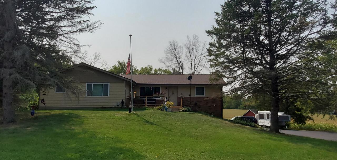 N8693 Beronja Rd #N8695, East Troy, WI 53120