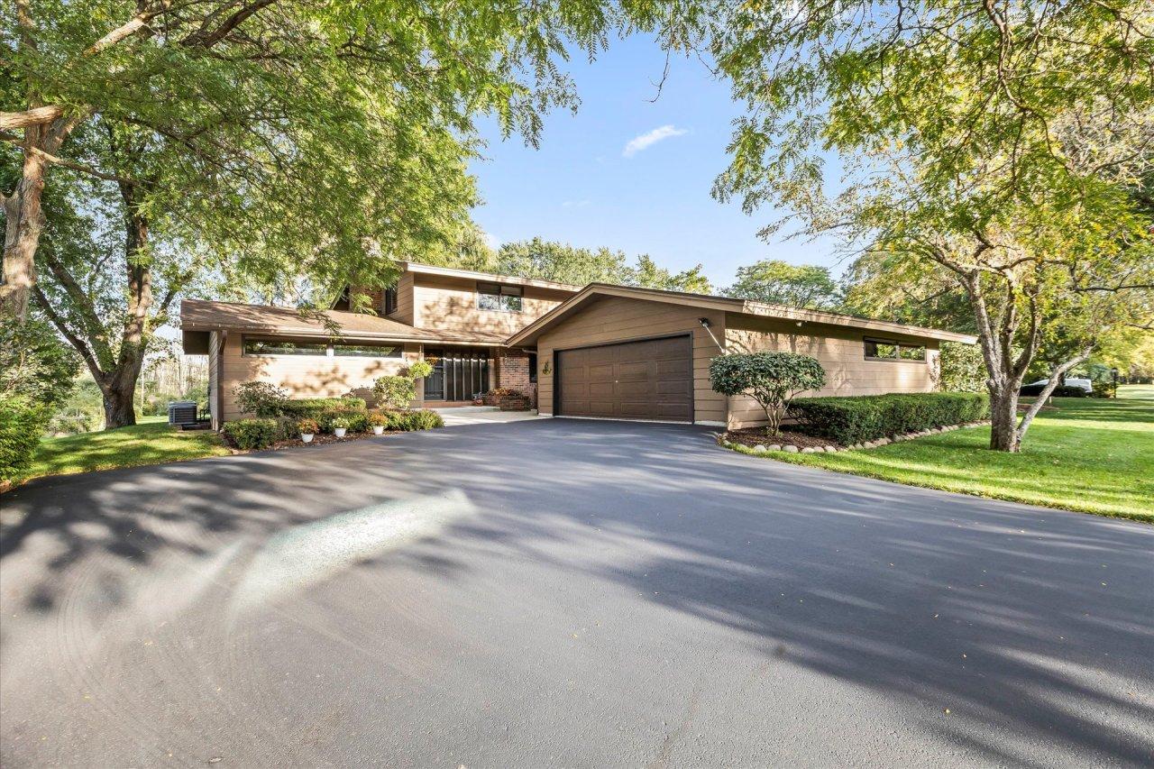 1380 Indianwood Dr, Brookfield, WI 53005