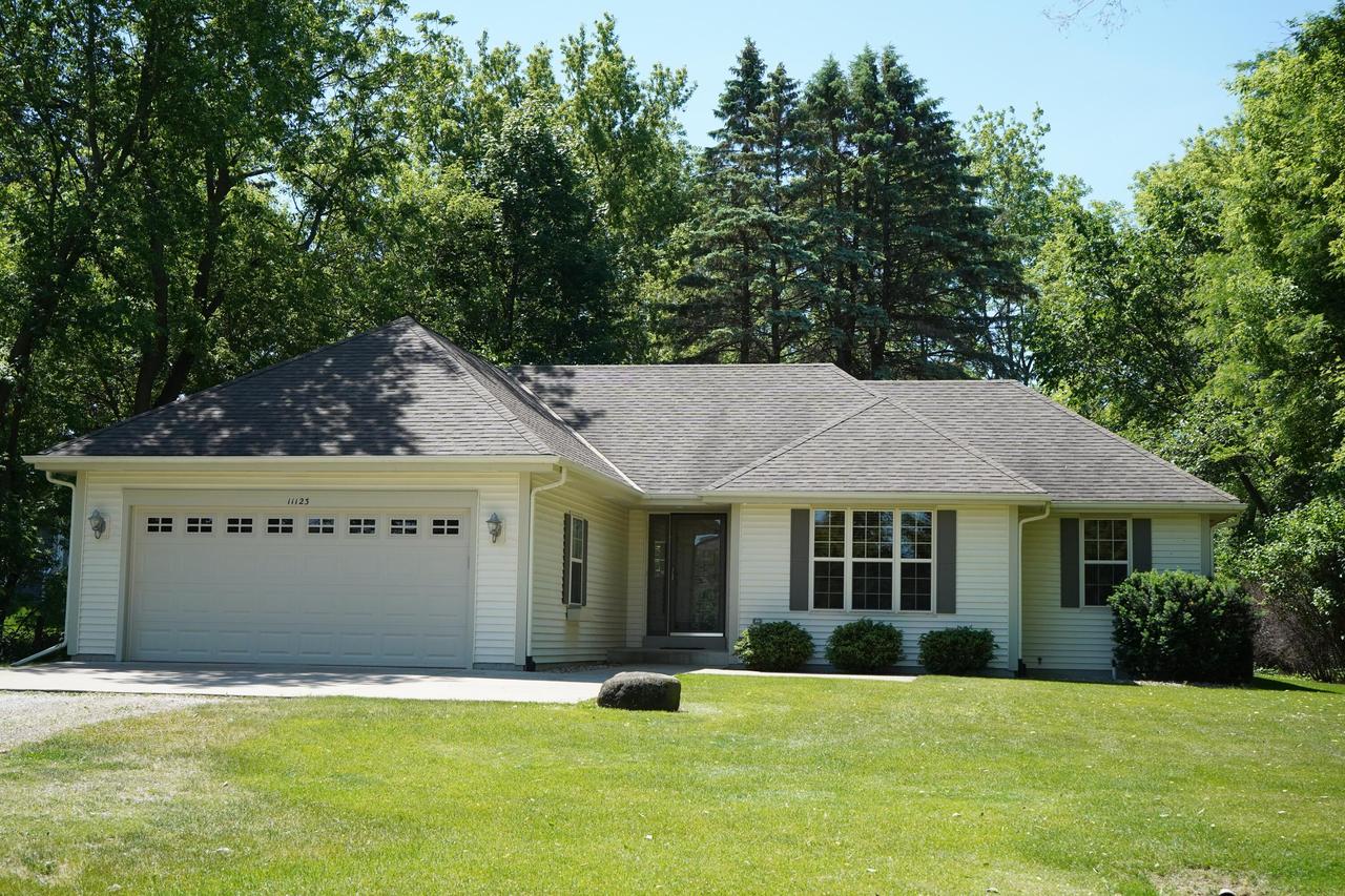 11123 W Edgerton Ave, Hales Corners, WI 53130
