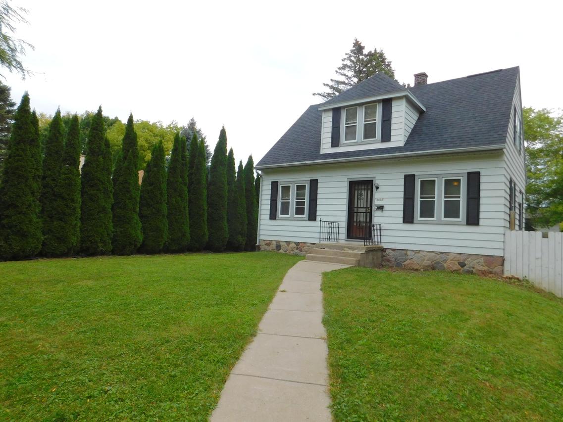 6628 N 56th St, Milwaukee, WI 53223