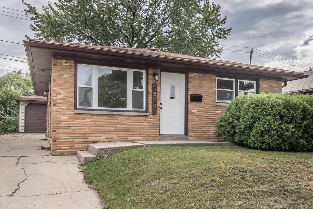 9829 W Lincoln Ave, West Allis, WI 53227