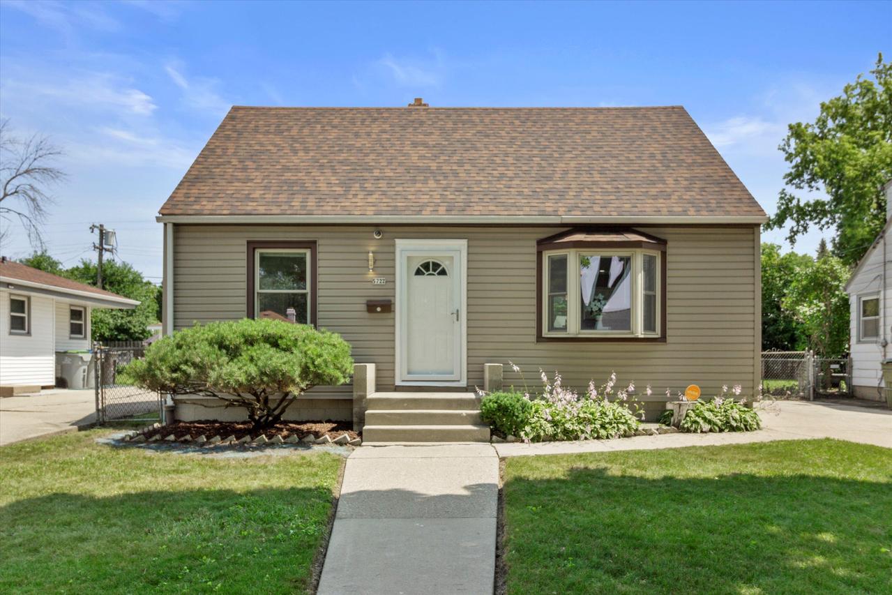 5722 N 79th St, Milwaukee, WI 53218