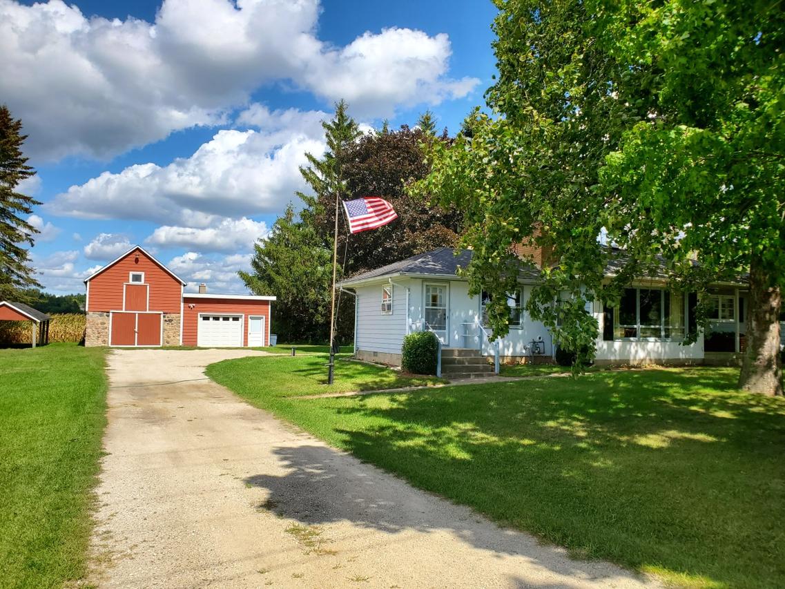 W402 County Road D, Spring Prairie, WI 53105