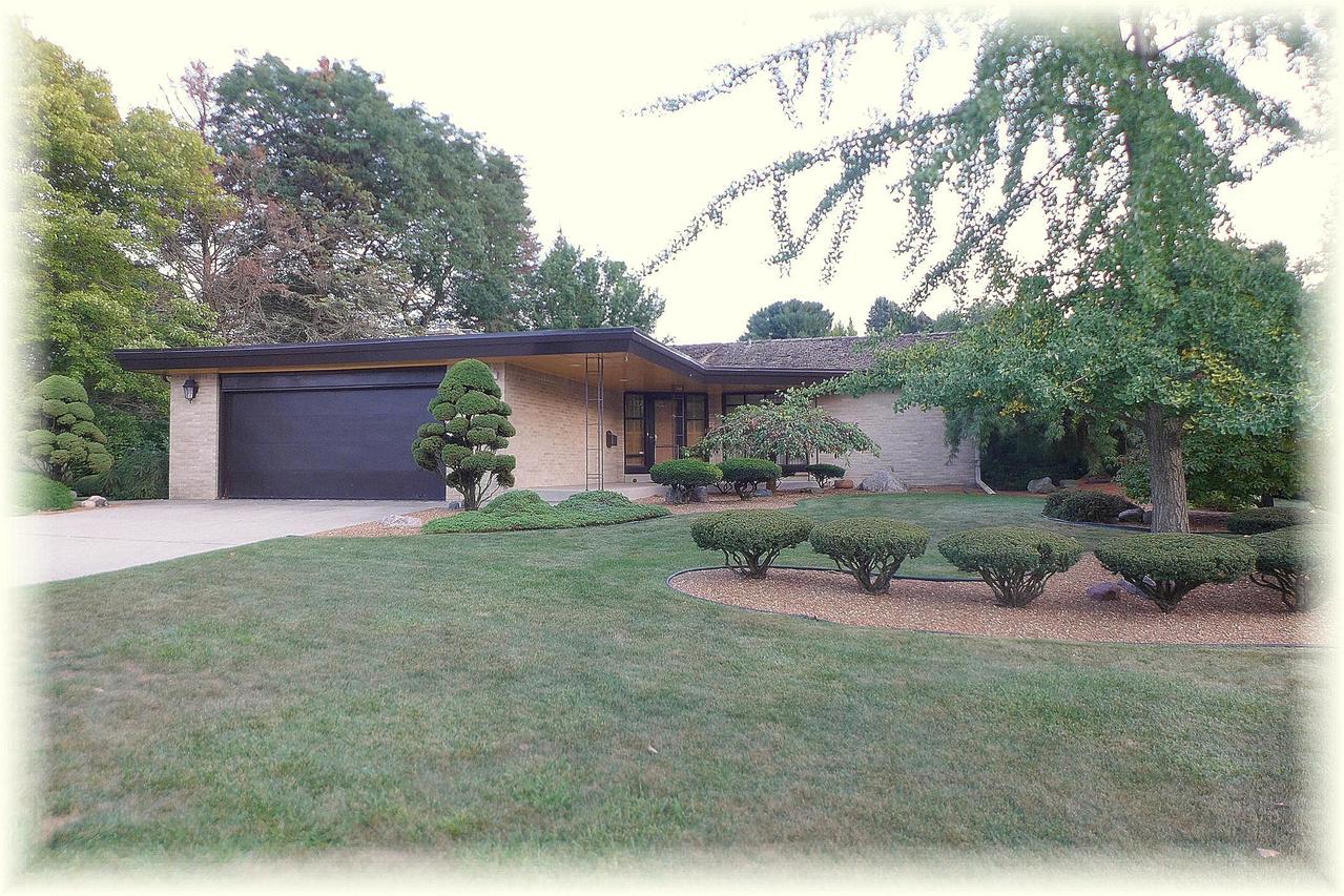 15 Sheffield Dr, Racine, WI 53402