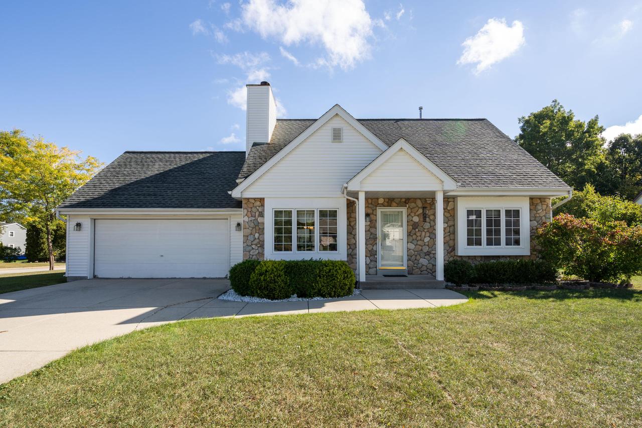 7424 S Hillendale Dr, Franklin, WI 53132