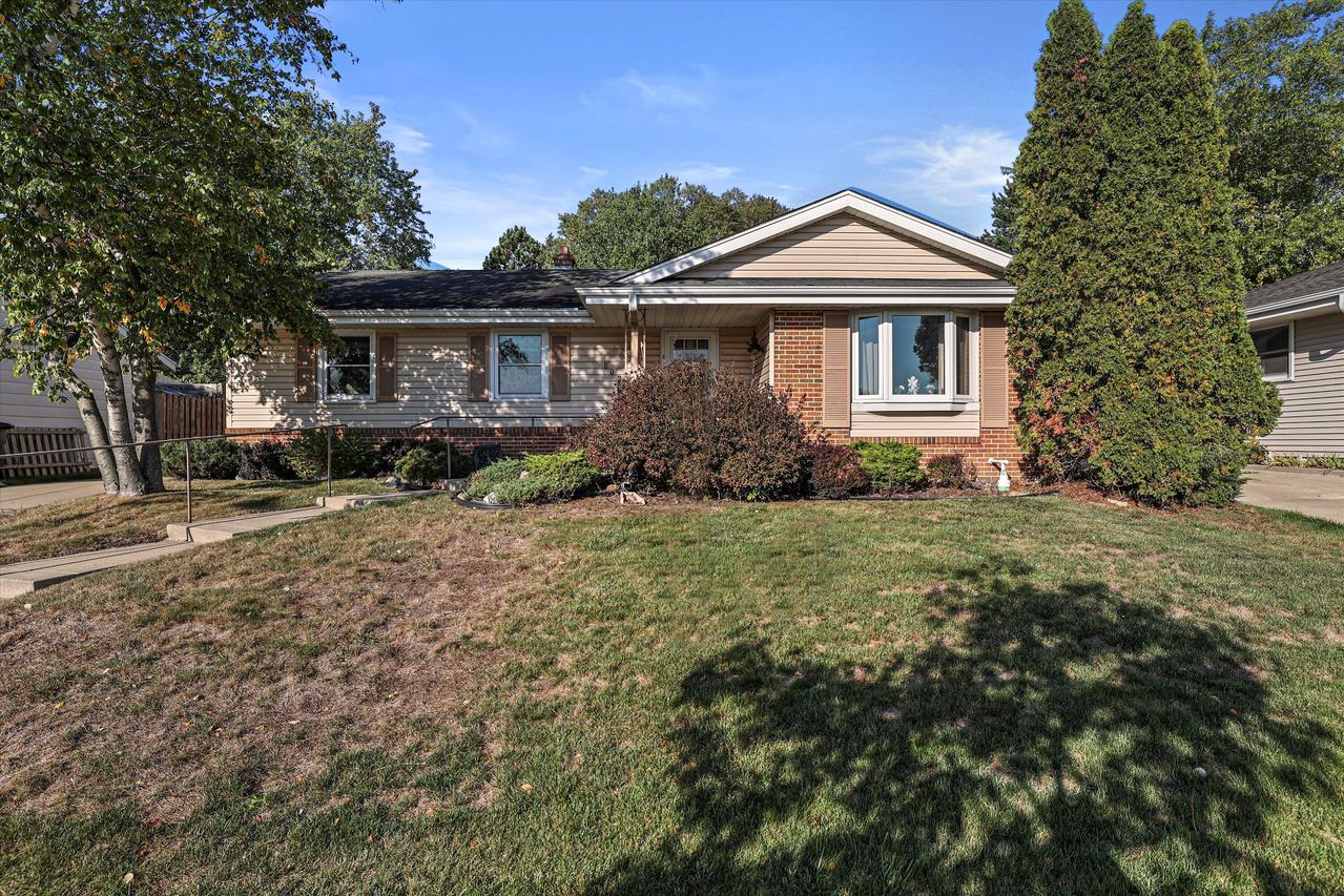 6033 S Illinois Ave, Cudahy, WI 53110