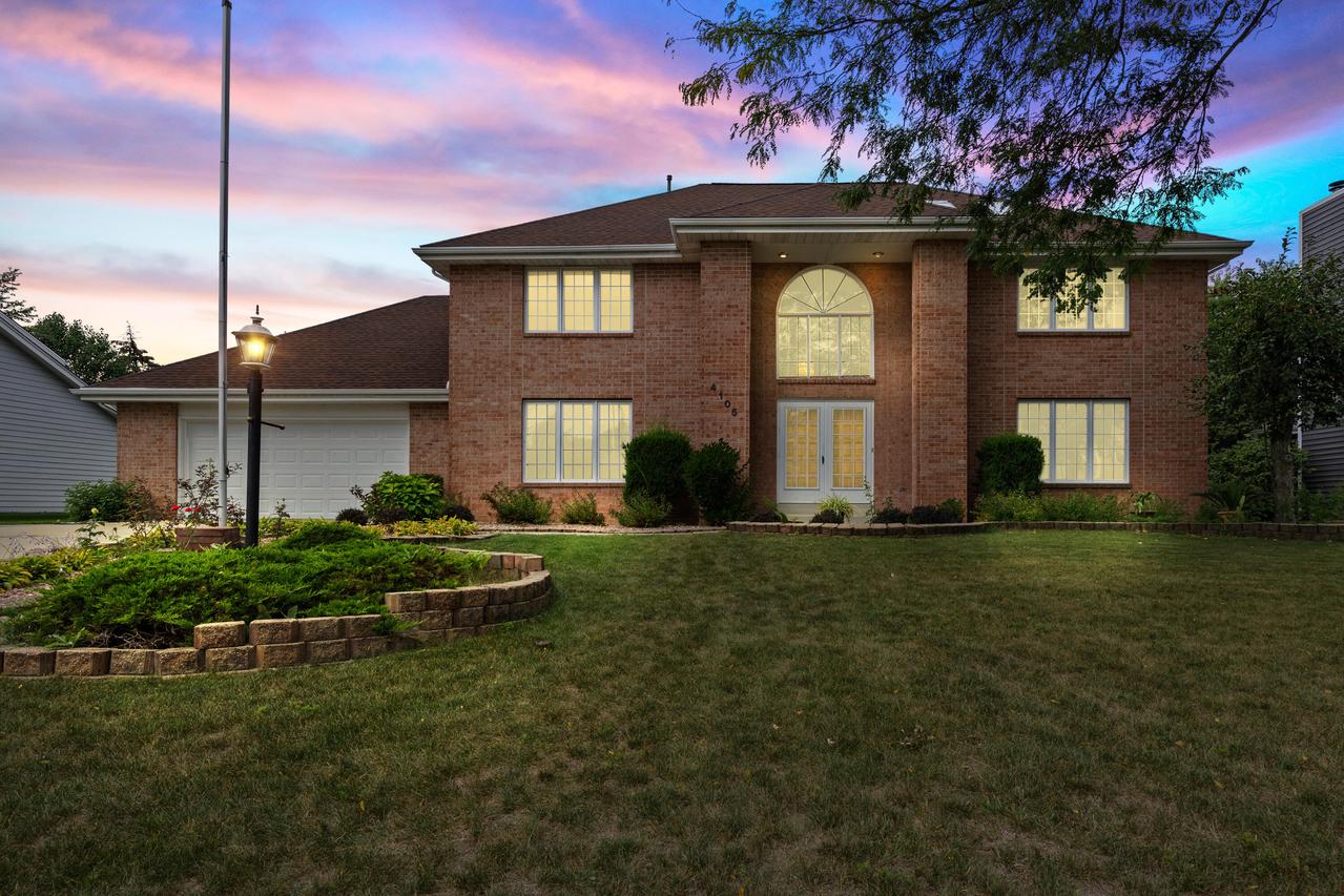 4105 S Avon Dr, New Berlin, WI 53151