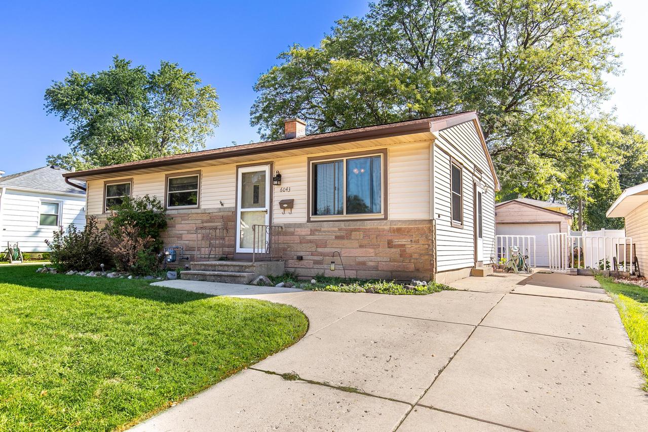 6043 49th Ave, Kenosha, WI 53142