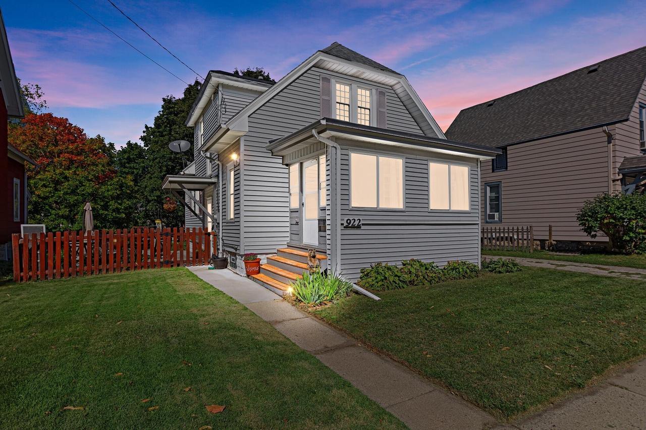 922 Linden St, Waukesha, WI 53186