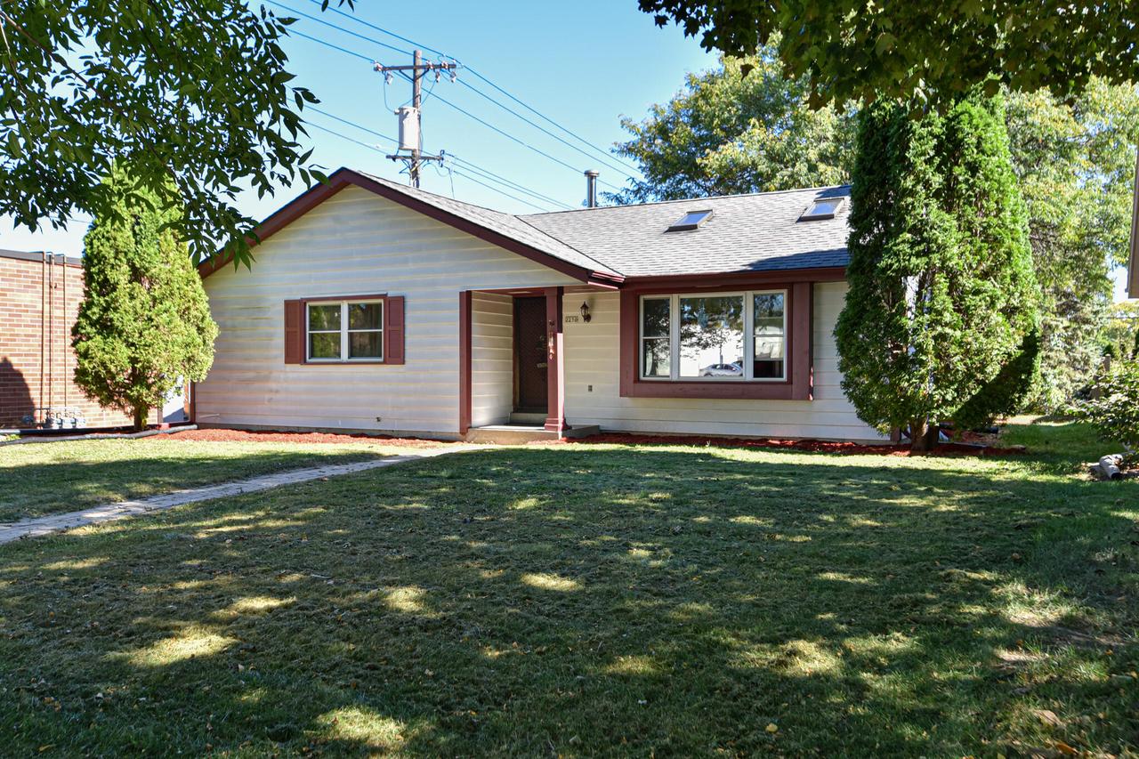 2250 N 117th St, Wauwatosa, WI 53226
