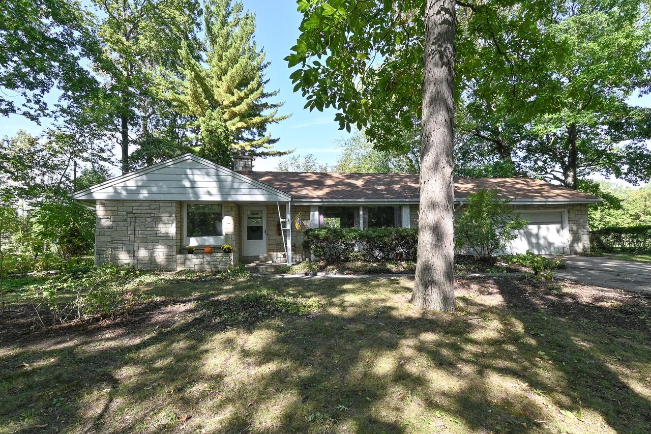 13814 W Robin Tr., New Berlin, WI 53151