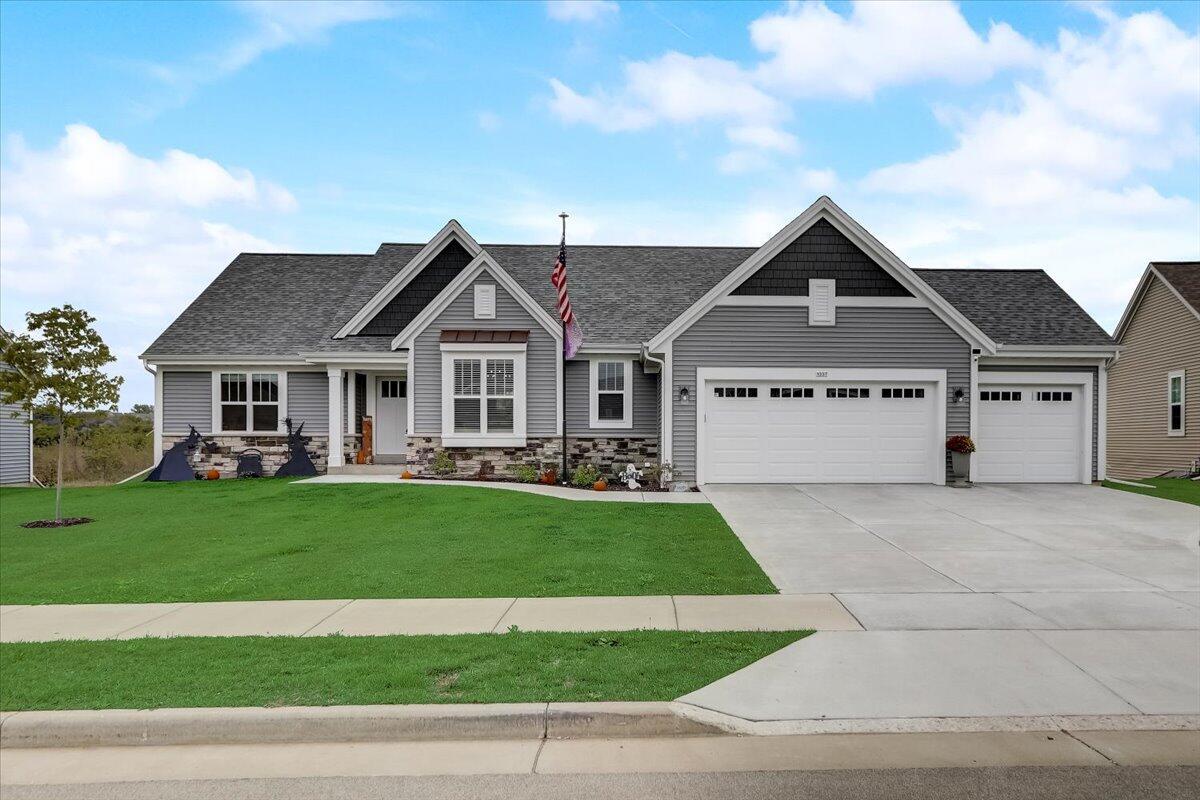 1337 Bluestem Trl, Oconomowoc, WI 53066