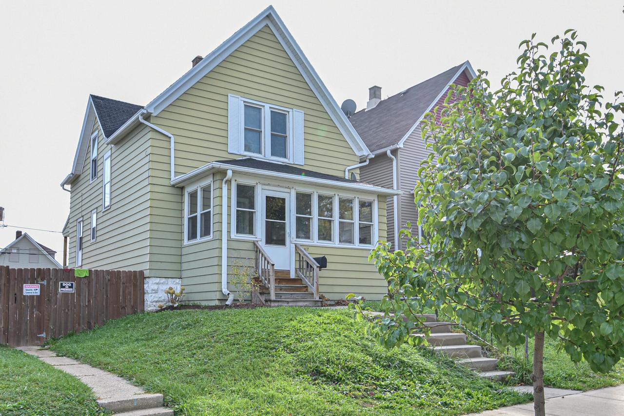 1218 S 58th St, West Allis, WI 53214