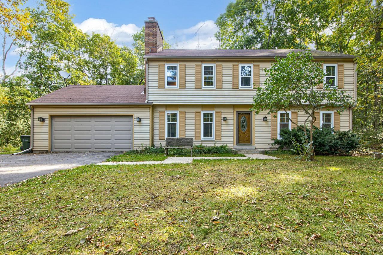 W276S4322 Green Country Rd, Waukesha, WI 53189