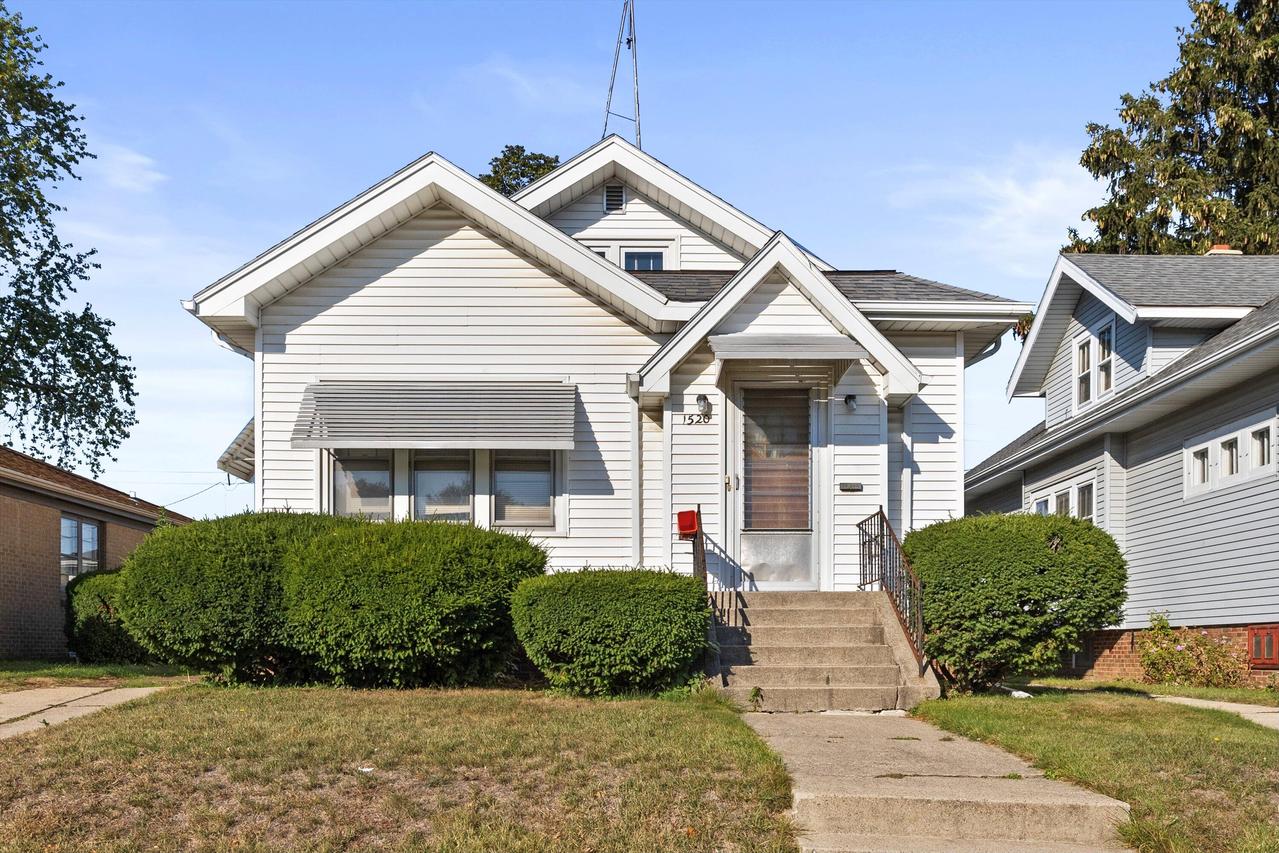 1520 Arthur Ave, Racine, WI 53405