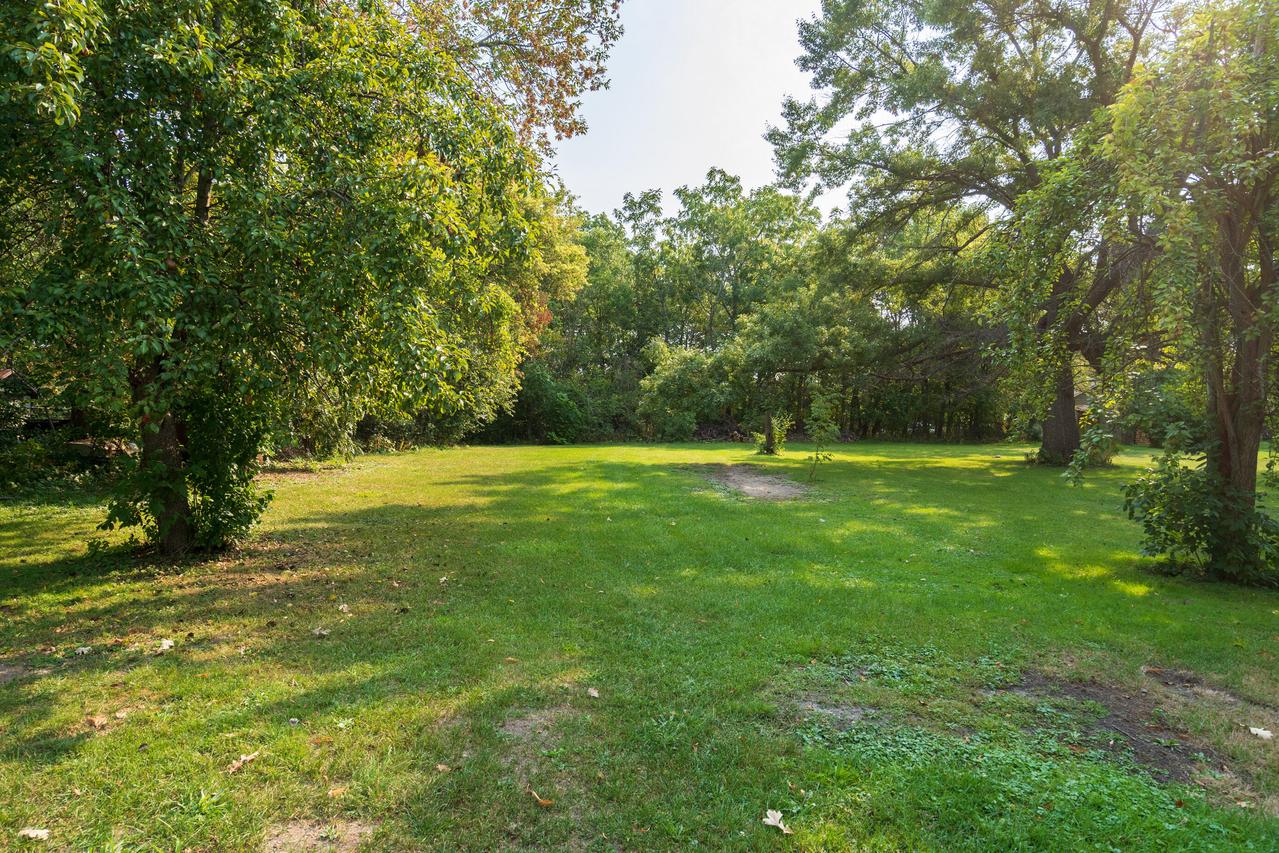 6119 S Linnie Lac Ct., New Berlin, WI 53146