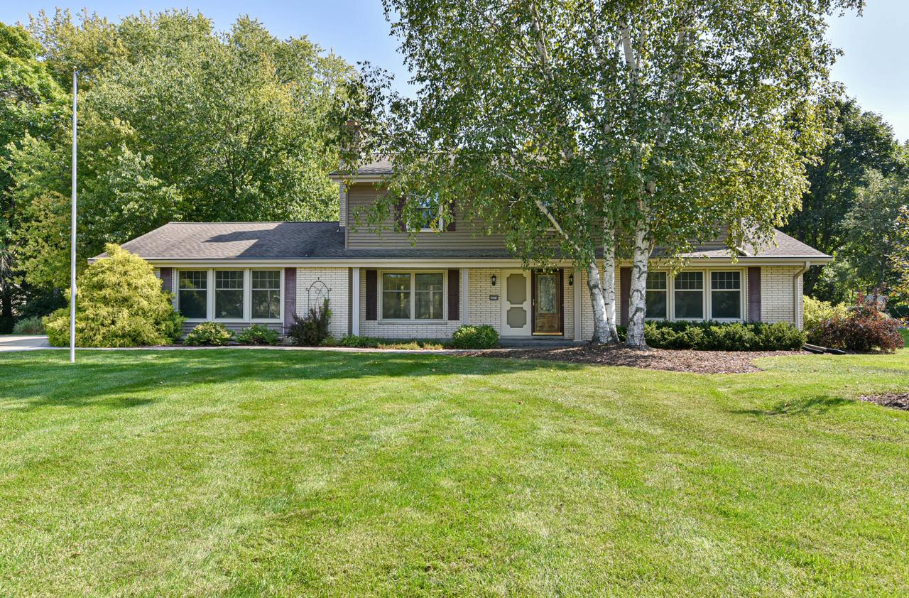 2070 Le Jardin Ct, Brookfield, WI 53045