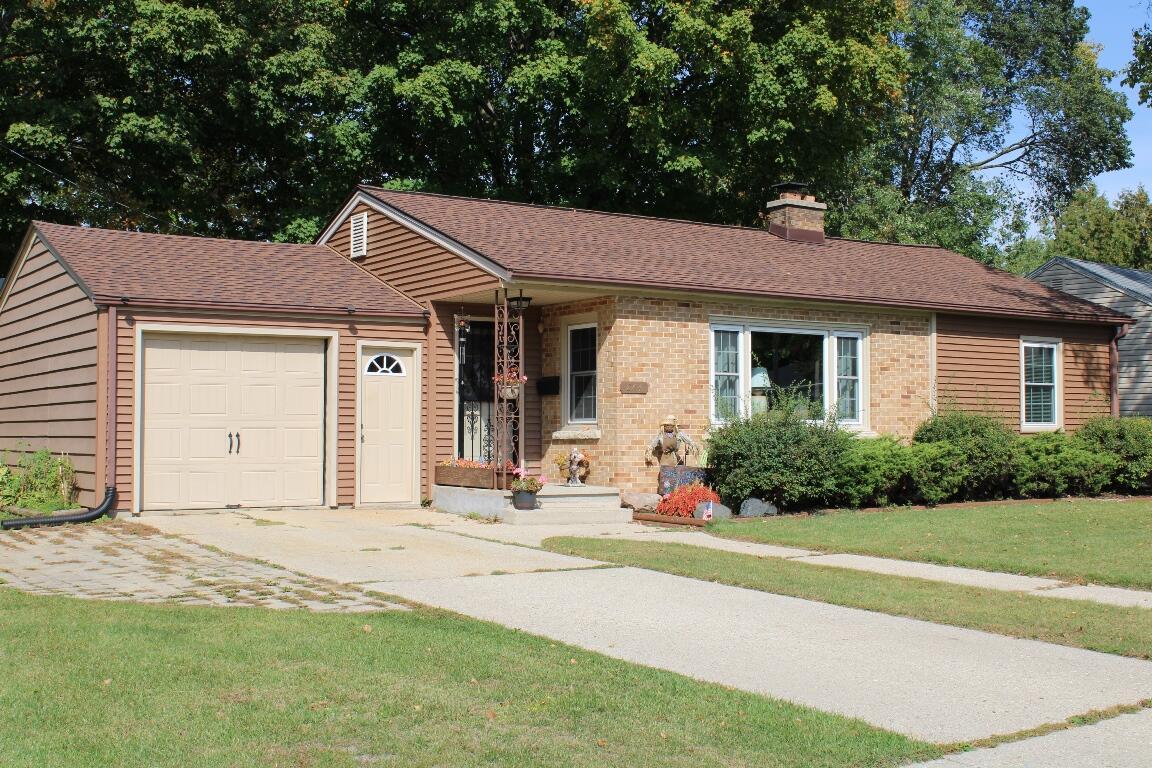264 Hawthorn Rd., West Bend, WI 53095