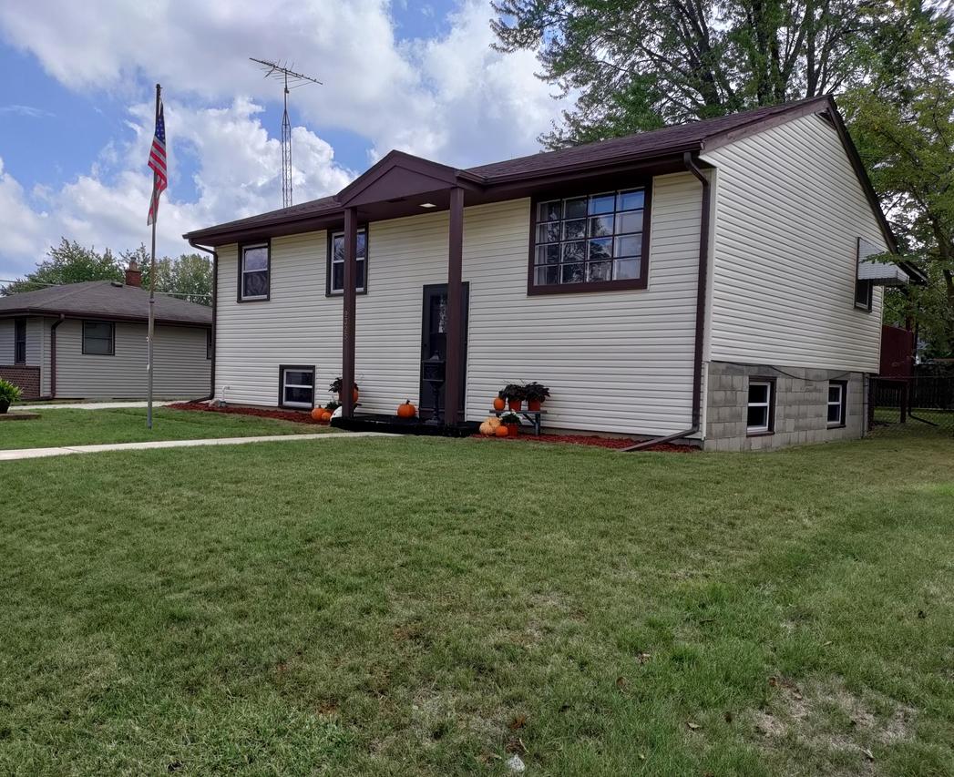 9325 Carol Ann Dr., Sturtevant, WI 53177