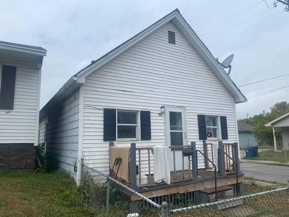 952 Marquette St, Racine, WI 53404