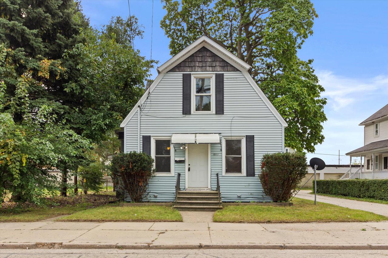 1511 61st St, Kenosha, WI 53143