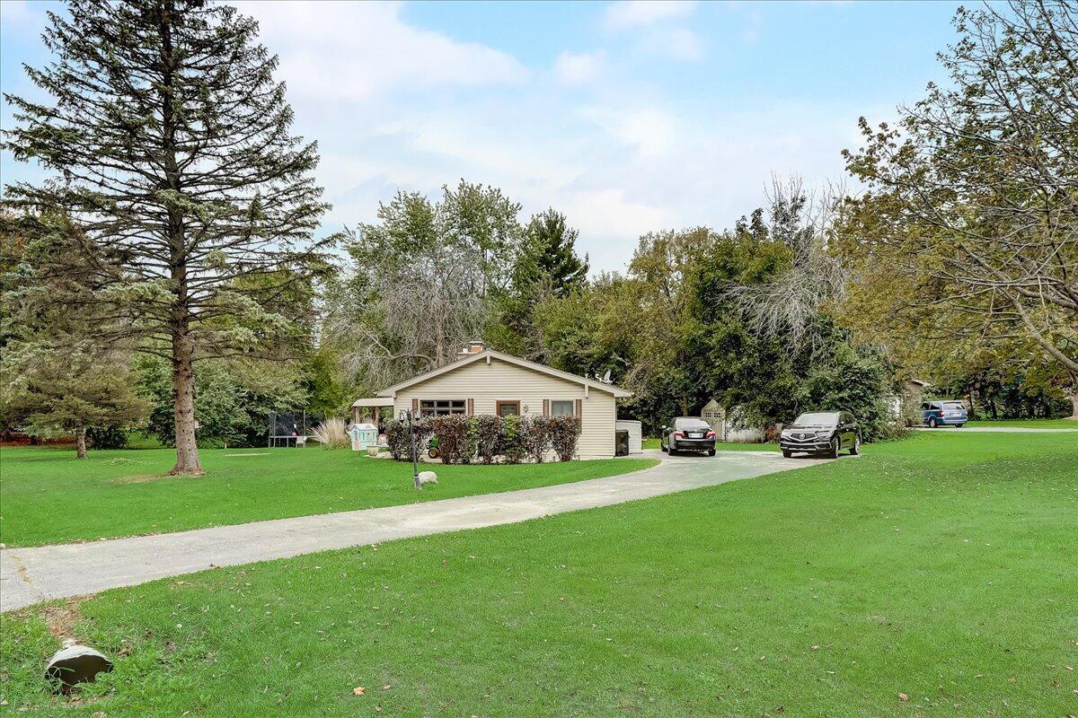 17865 Anthony Ln, Brookfield, WI 53045