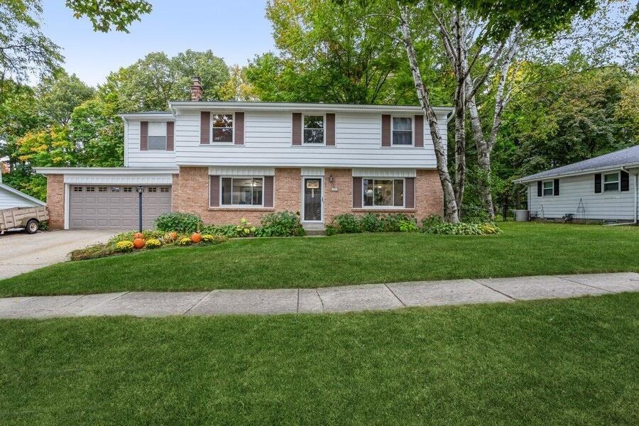171 S Laurel Dr, West Bend, WI 53095