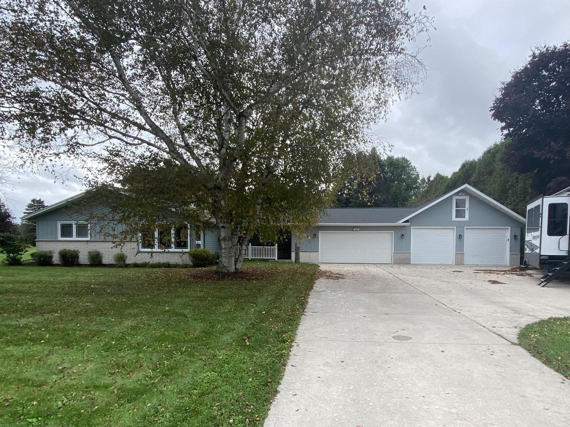 5204 S 10th St, Manitowoc, WI 54220
